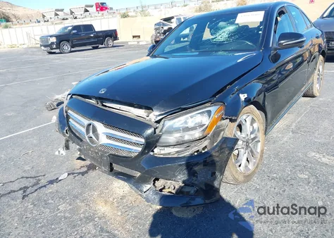 2018 Mercedes-Benz C 300 из США, поврежденный, VIN 55SWF4JB3JU268543